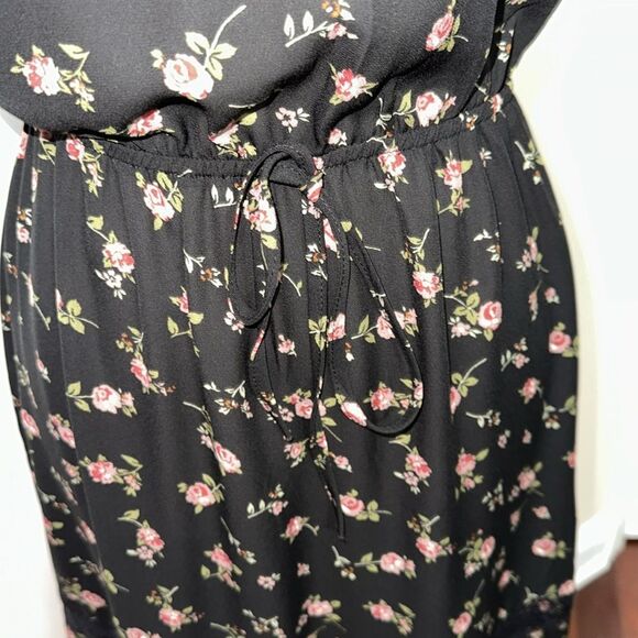 MAX+ASH S Black Gathered Mock Neck Rose Floral Short Sleeve Lace Detail Dress - Picture 9 of 9
